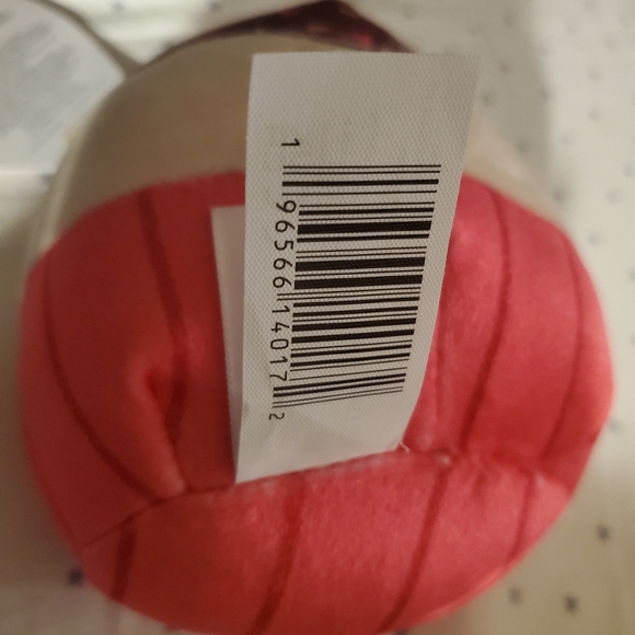 Elpha the cupcake Valentine's Day 2023 Squishmallow - Picture 2 of 4